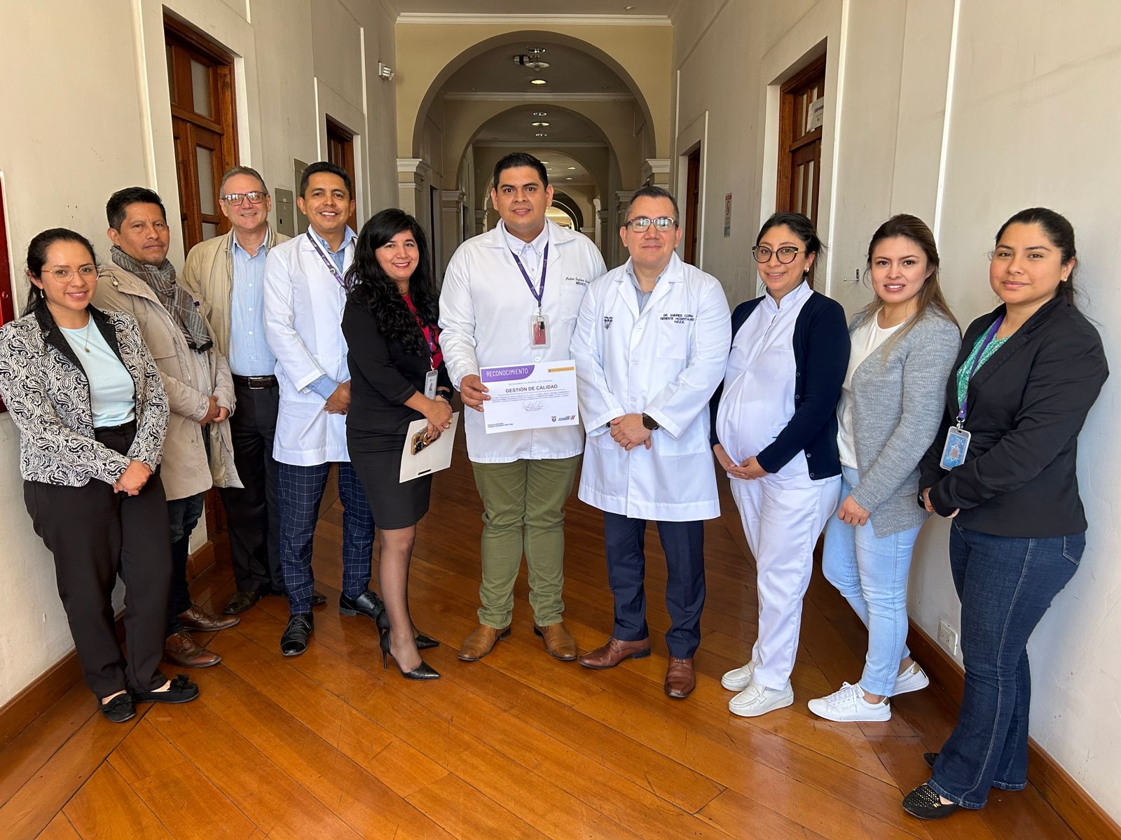 Áreas Médicas y Administrativas Reciben Reconocimiento por Excelencia en Clima Laboral en Encuesta Hospitalaria