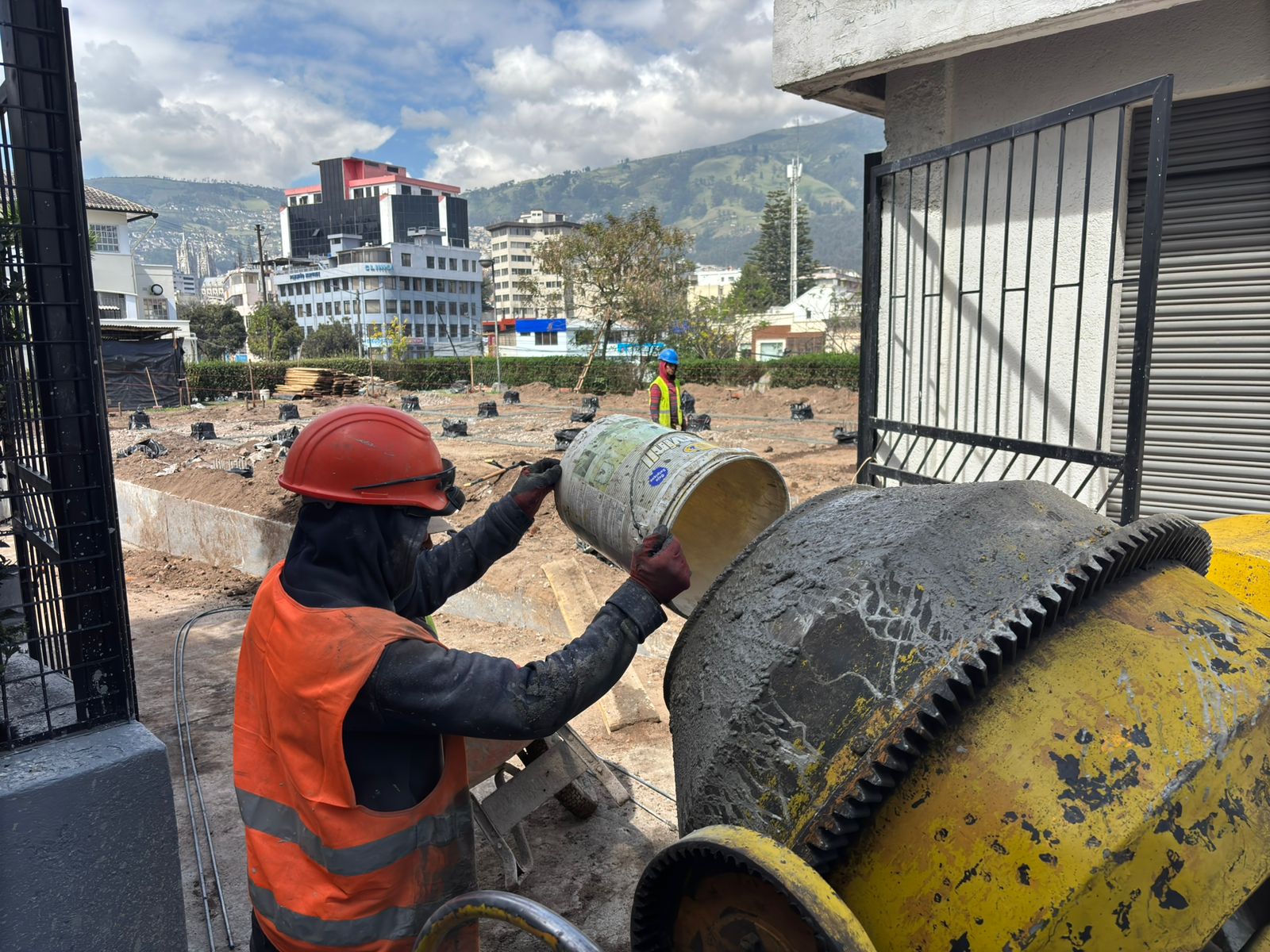 Hospital Eugenio Espejo inicia ampliación de bodega de medicinas como parte de su plan de mejoras.